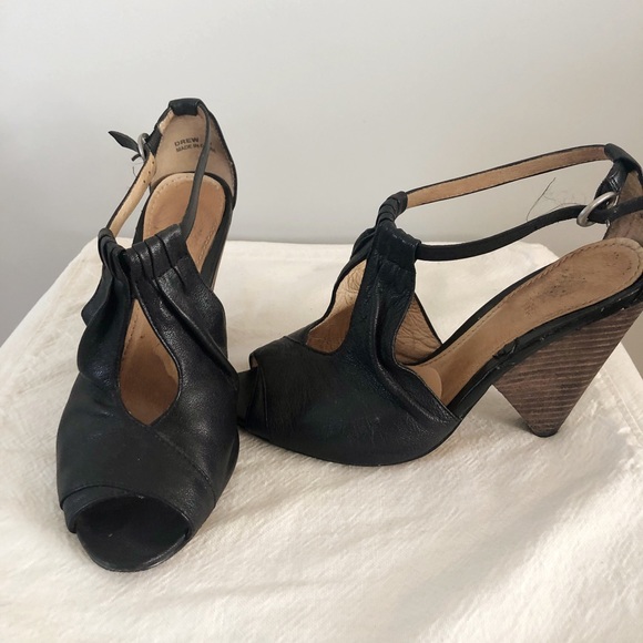 Lōcale t strap black chunky heels - Picture 6 of 8